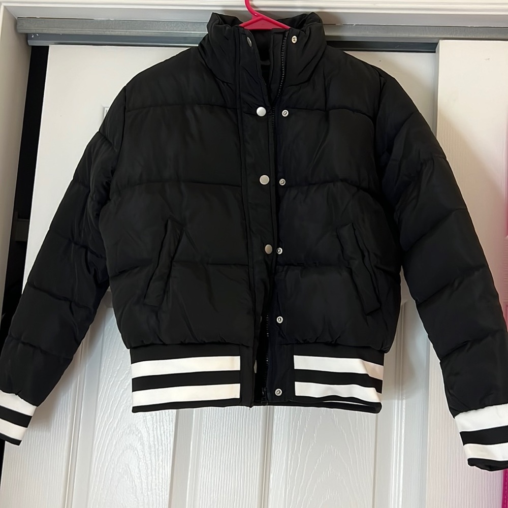 Black puffer jacket from fashion nova. Size small brand new with tags